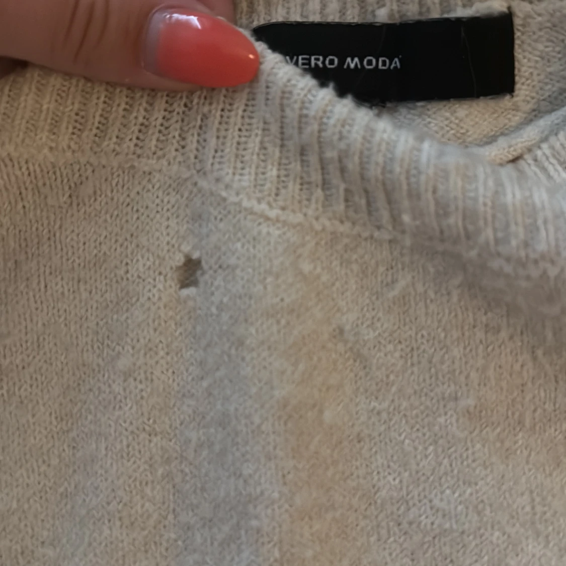 Beige stickad tröja från Vero Moda - 1