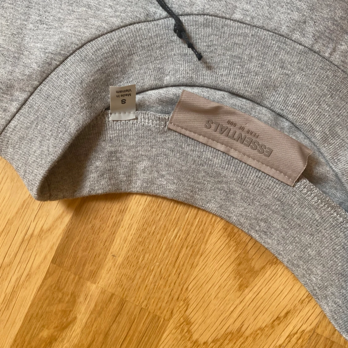 Grå Essentials Fear of God t-shirt - 2