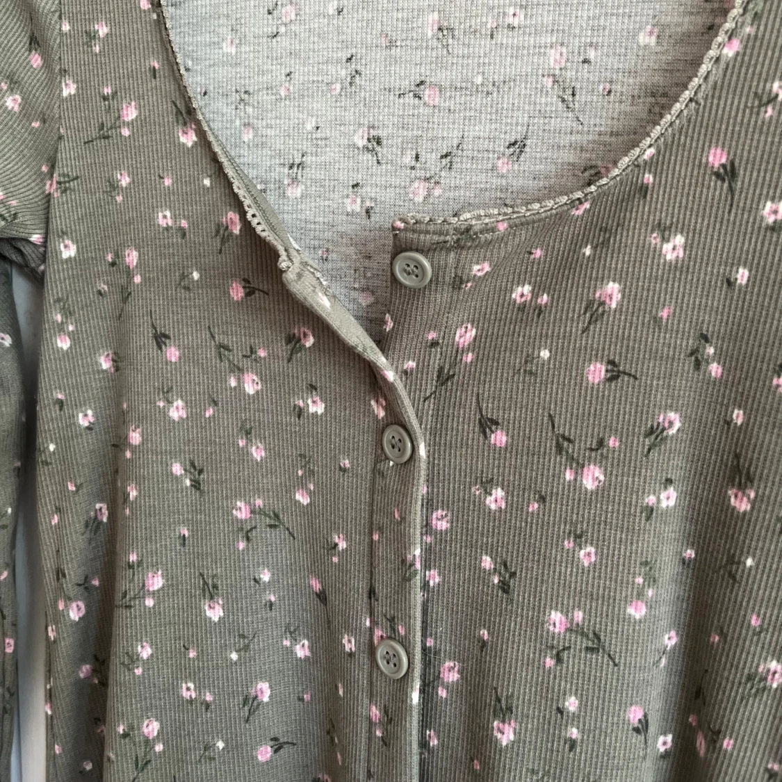 Grön blommig klänning - 4