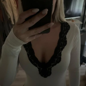 Vit body - Fin body från h&m. Knappt använd🤍