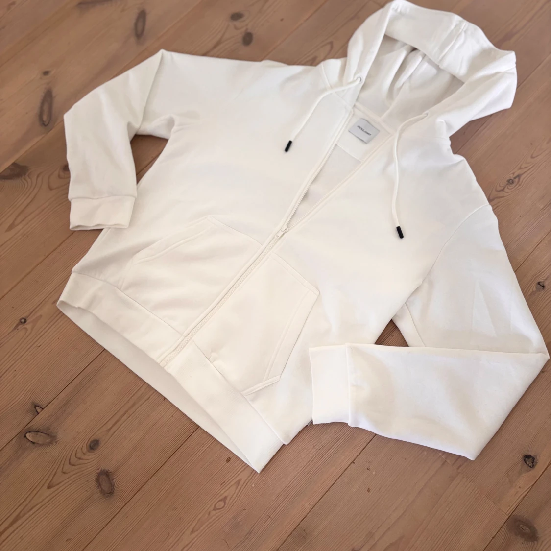 Vit hoodie från Jack & Jones