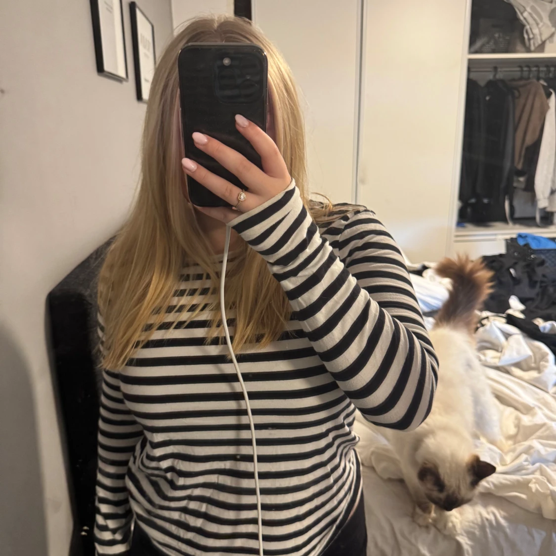 Svartvit randig långärmad tröja