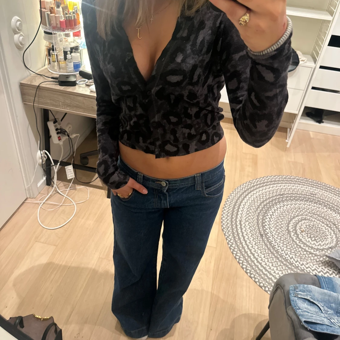 Croppad leopardmönstrad kofta med paljetter