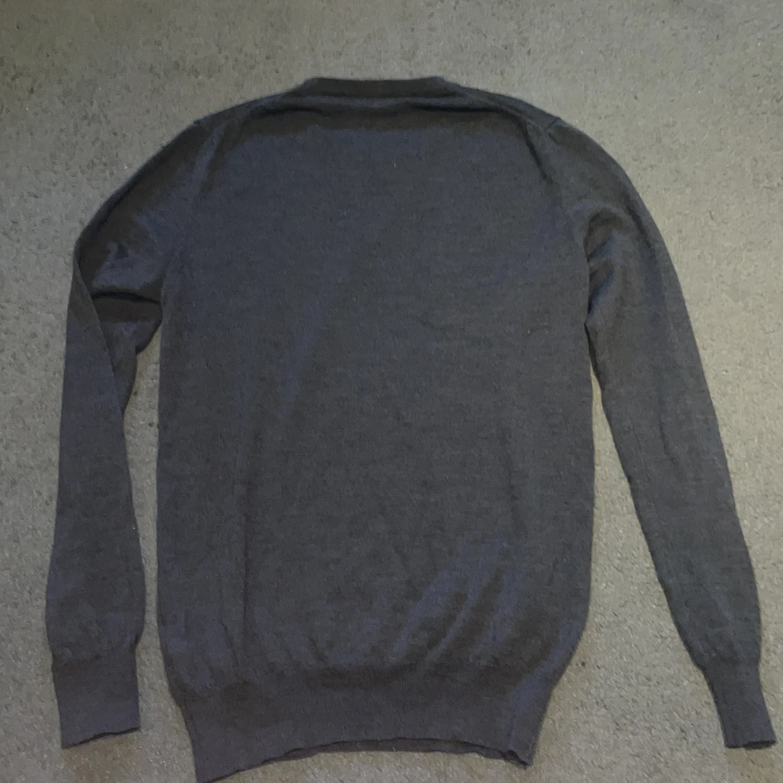 Grå stickad tröja från J.Lindeberg - 1