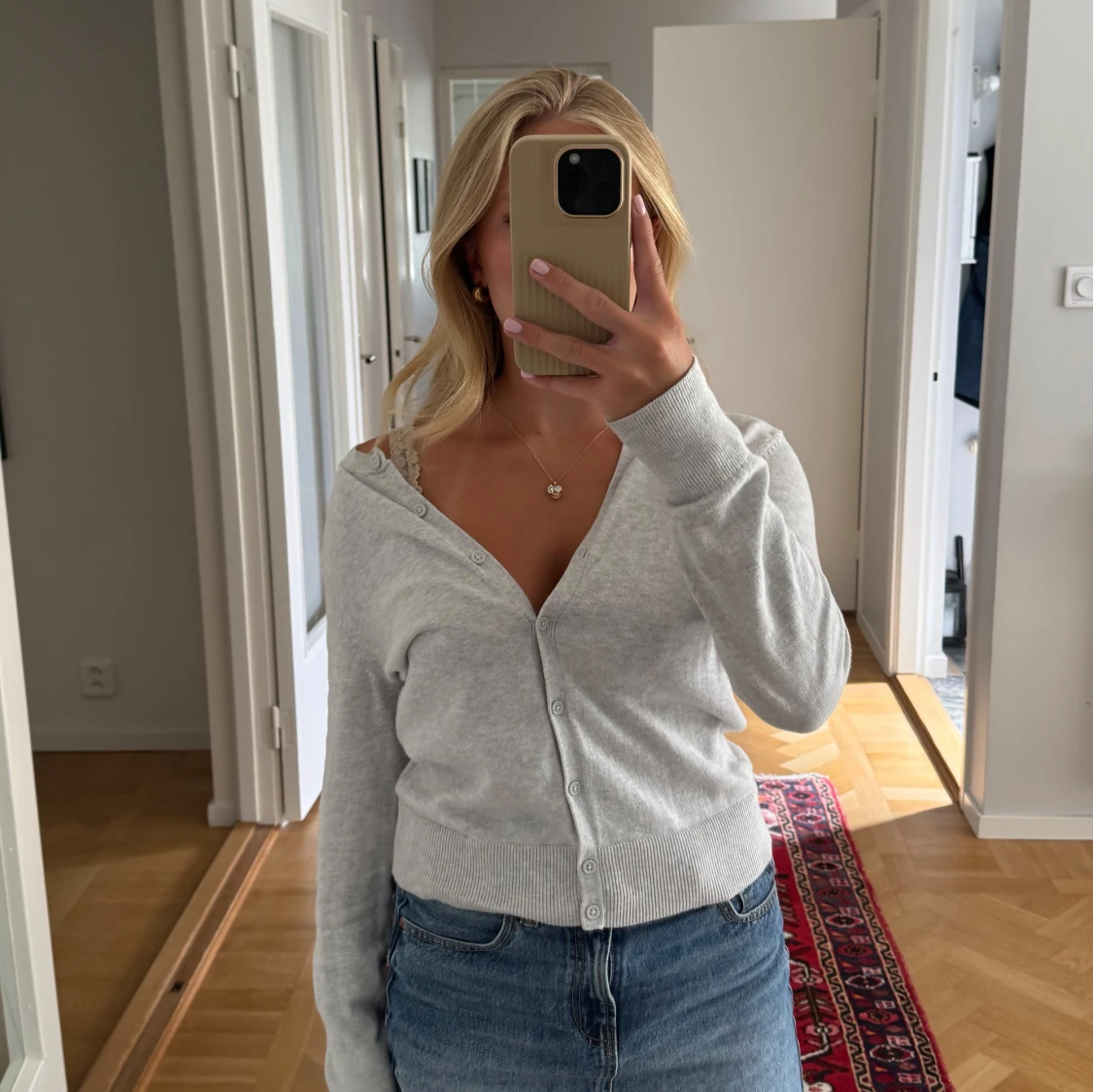 Ljusgrå kofta men knappar  - 1
