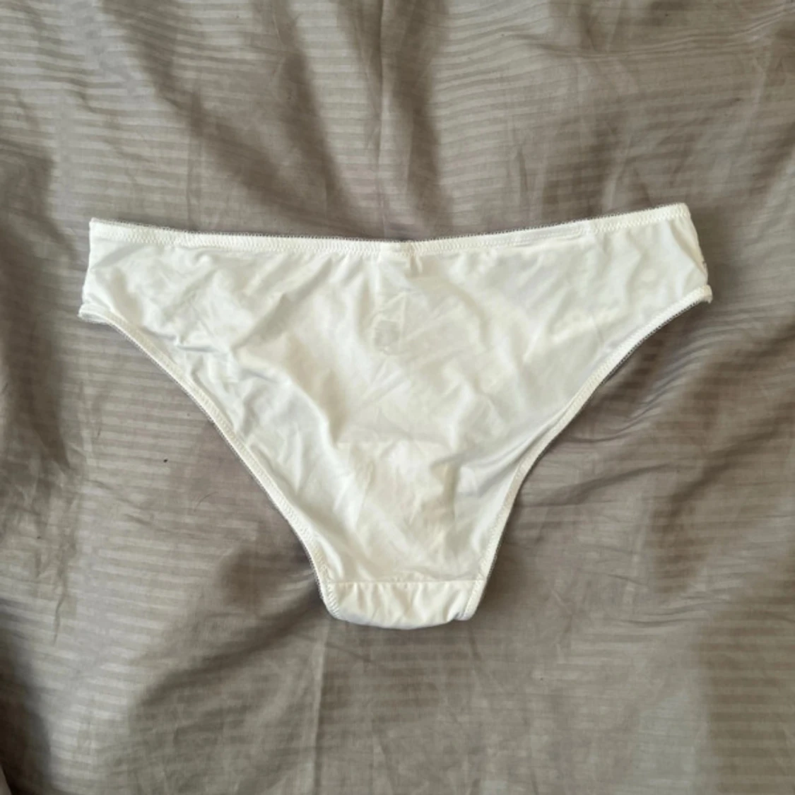 Vit spetsdetaljerad trosa - 1