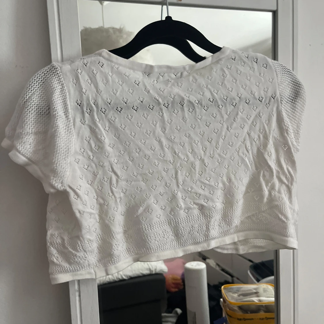 Vit bolerokofta med spetsdetaljer - 2