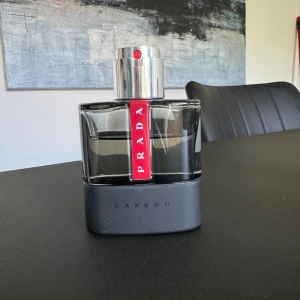 Prada Luna Rossa Carbon EDT parfym 50ml - Prada Luna Rossa Carbon EDT parfym 50ml. (Nypris 1050)
