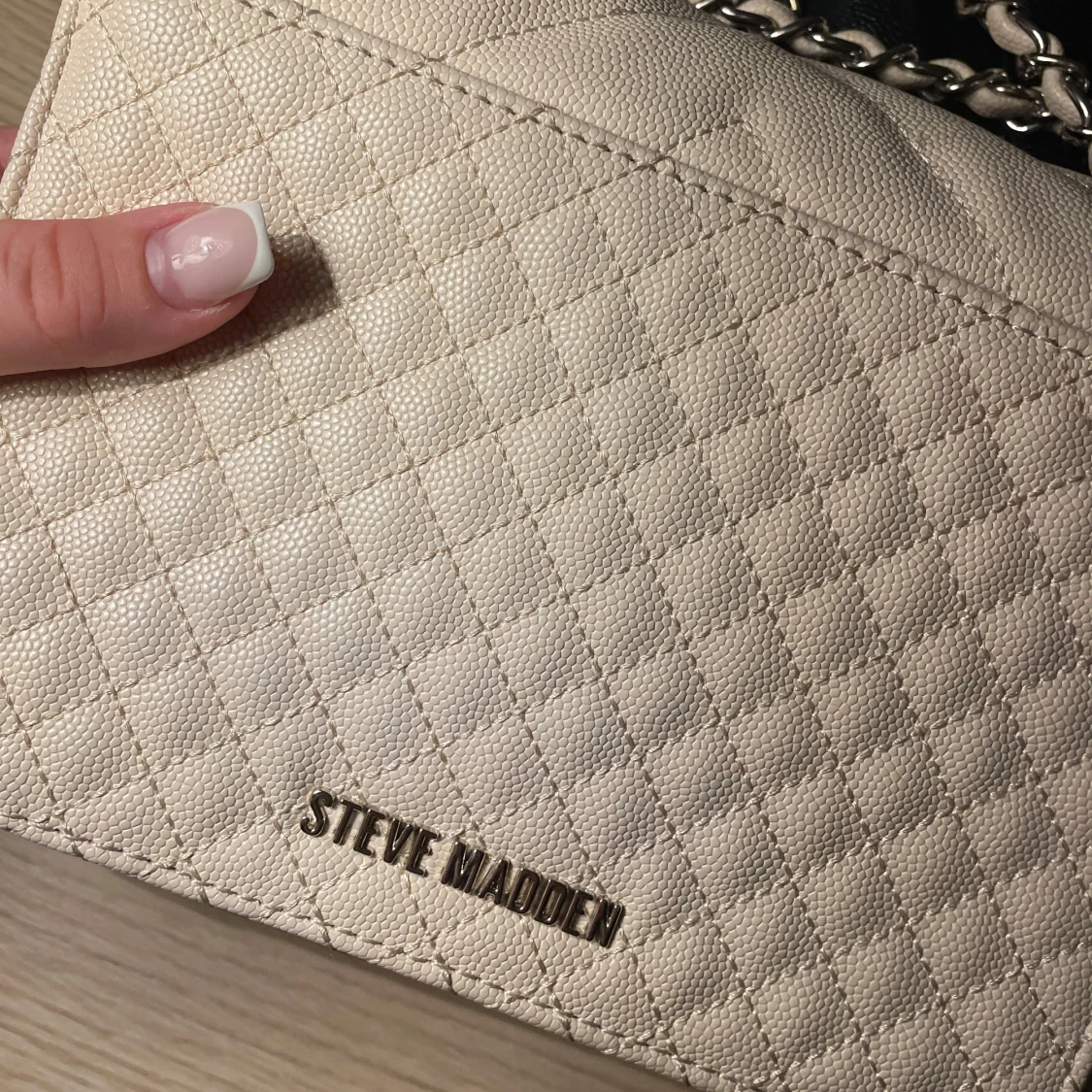 Steve Madden quiltad axelväska svart/beige - 3