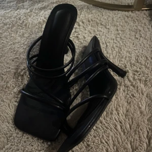 Svarta klackar - Snygga klackar, endast använda en gång.