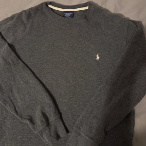 Mörkgrå tröja från Ralph Lauren - Reserverad 