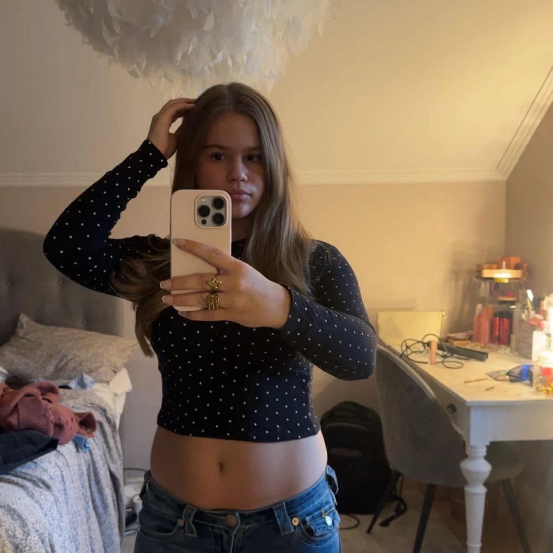 Svart croppad prickig långärmad topp