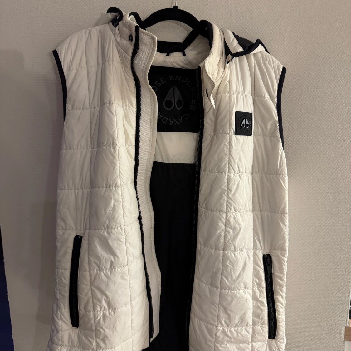 Vit dunväst Moose Knuckles