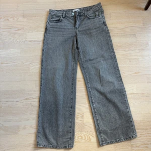 Baggy jeans från Gina Tricot - Storlek 36. Använda få gånger men jätte sköna och i bra skick!💕