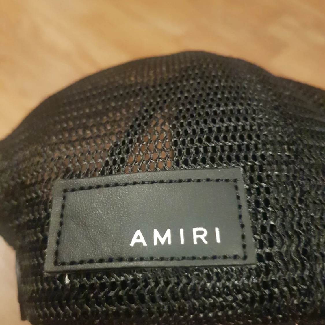 Svart keps från Amiri med mesh och läderdetalj - 1