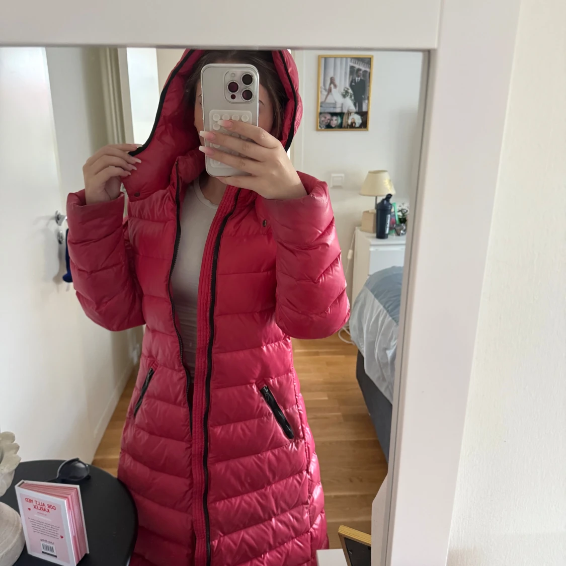 Rosa lång pufferjacka med huva från Moncler - 3