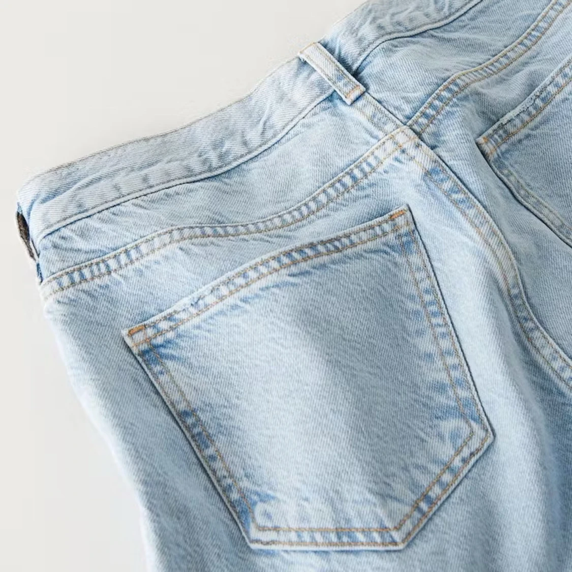 Ljusblå raka jeans  - 2