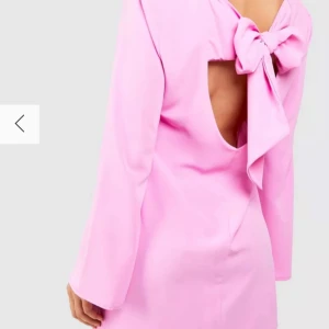 Klänning  - En klänning som är använd 1 gång ny pris 619 men köpte fel storlek så säljer den billigt nu