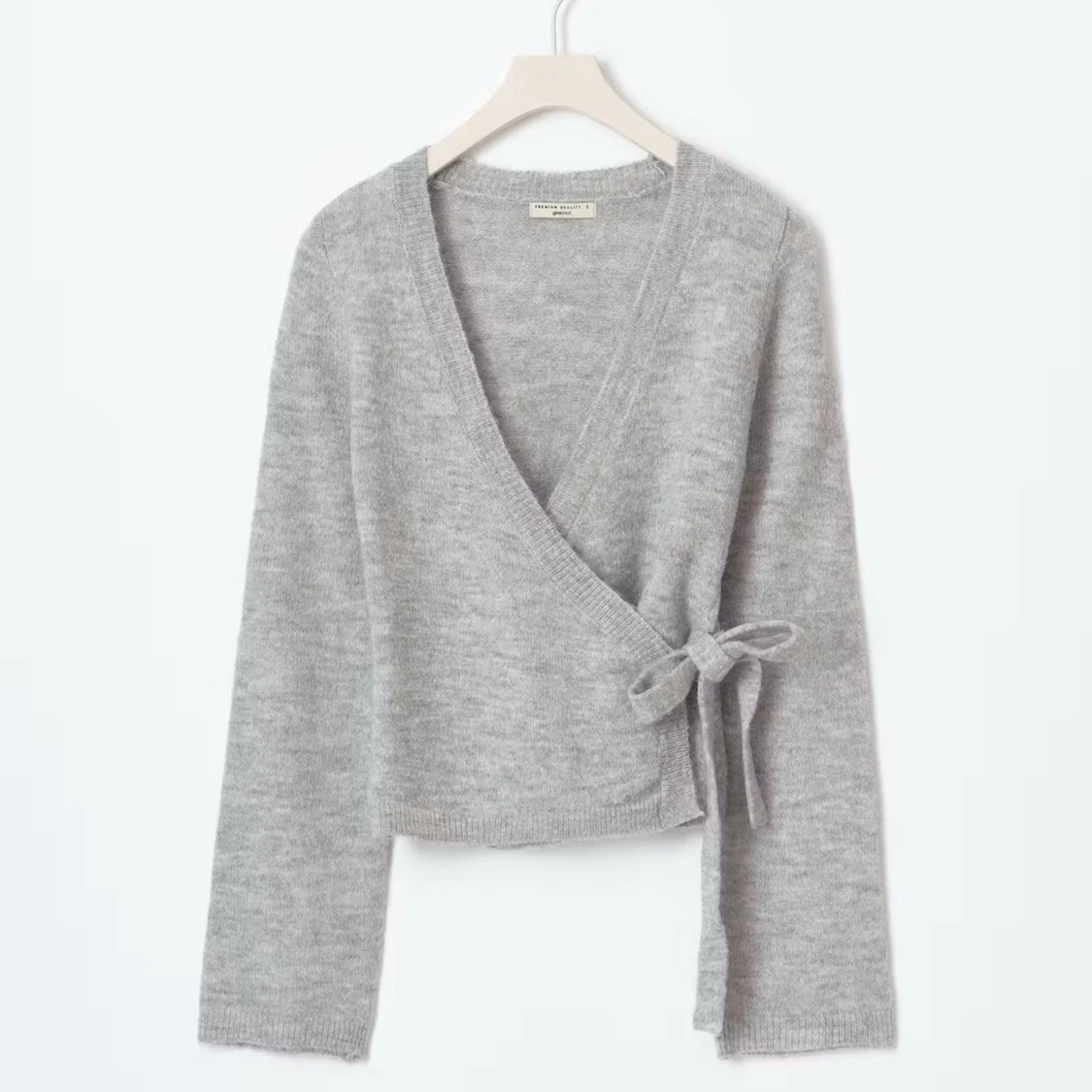 Grå omlottkofta med knyt