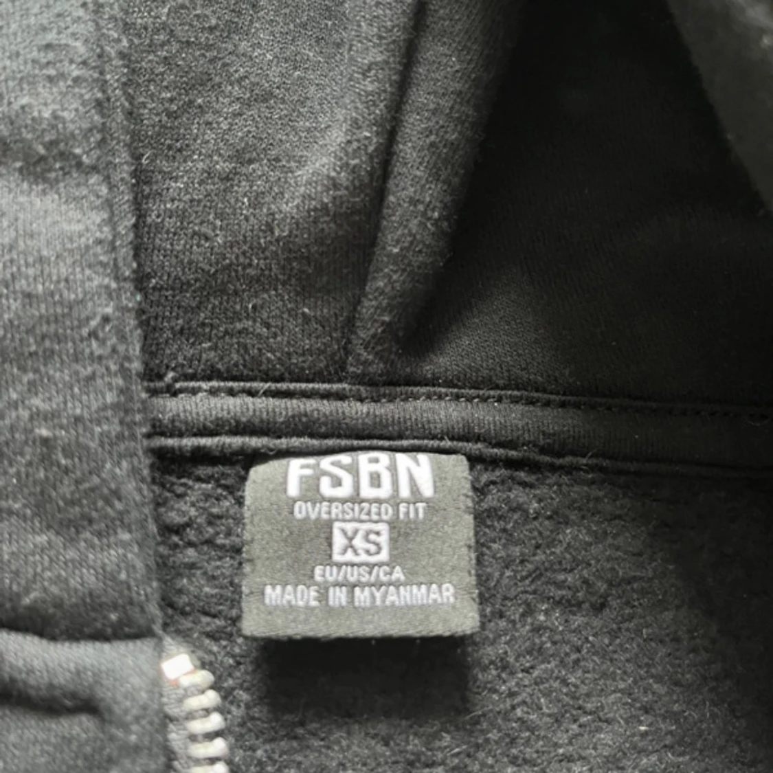 Svart hoodie med strasstryck från FSBN - 3