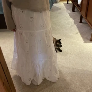 Kjol från Gina - Säljer min kjol då den inte används💗