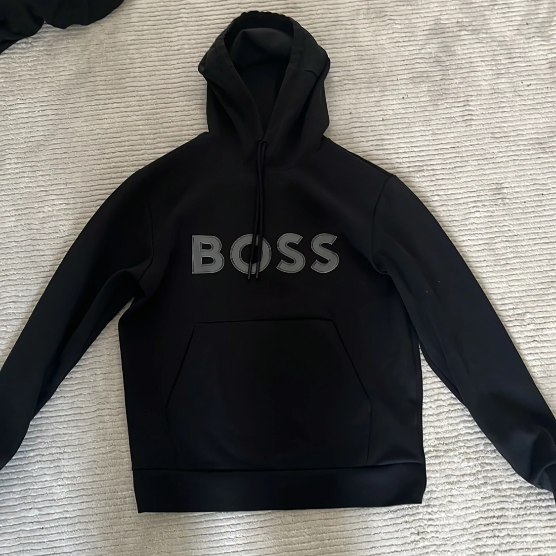Svart hoodie från BOSS