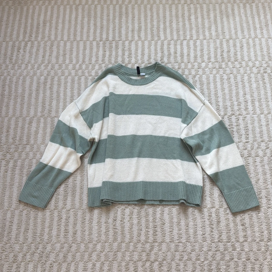 Randig stickad tröja från Divided