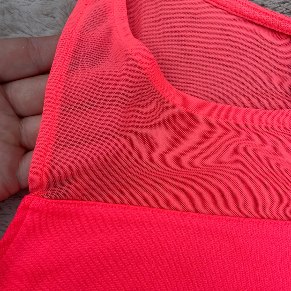 Neonrosa mesh-linnetopp från H&M Divided - 3