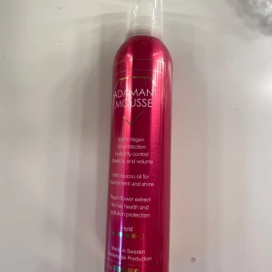 Hår mousse - Till för att ge volym men innehåller även uv skydd så toppen i solen! Holt oanvänd såklart 