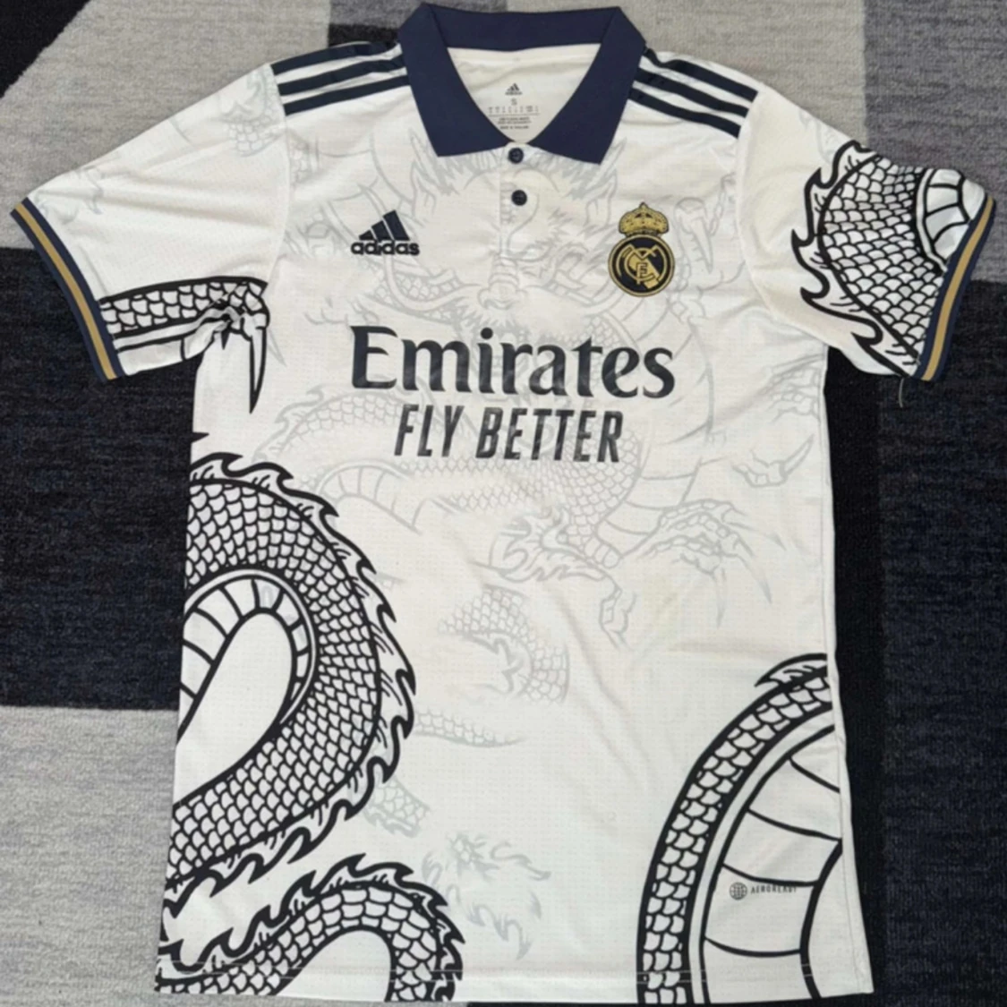Real Madrid x Adidas drakmönstrad tröja