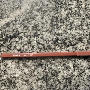 CAIA Pink Sunset läppenna - Aldrig använd. Nypris: 195kr.