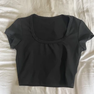 Topp - En kort topp från shein i storlek xs❤️aldrig använd 