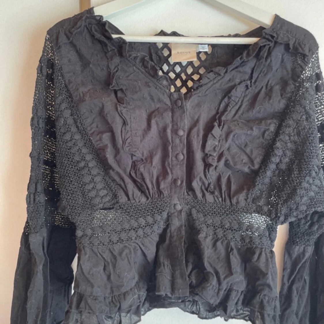 Svart blus med spets  - 1