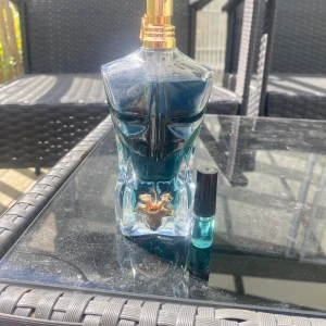 Jean Paul Gaultier Le Male Le Parfum - Nu Säljer jag en ikonisk herrparfym från Jean Paul Gaultier den passar perfekt nu till sommaren OBS det är en sampel på 5 ml