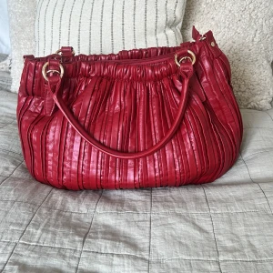 Supercool och unik väska  - Superfin och unik väska!!! Superfin färg o i ny skick!!! Passar perfekt som tex skolväska!! 