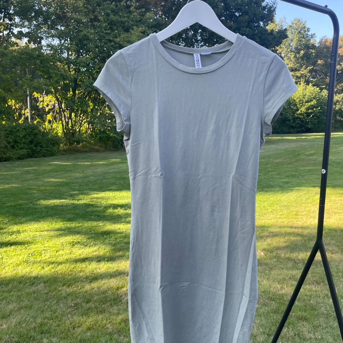 Grågrön t-shirtklänning från H&M 