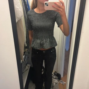 Rutig topp - Jättefin rutig topp som passar till festligare tillfällen!!