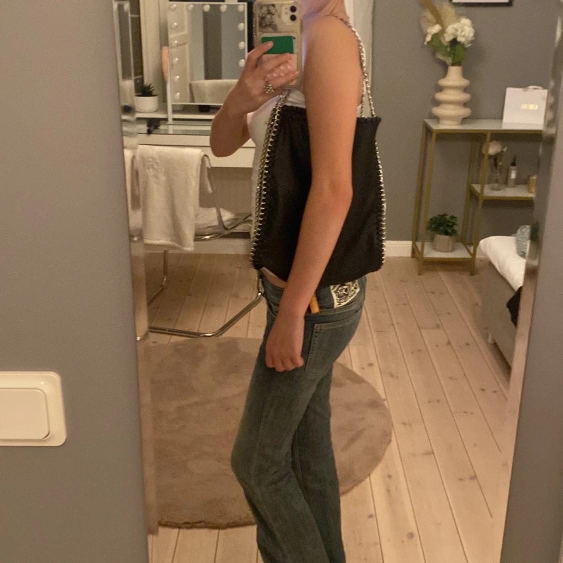 Svart axelväska med kedja Gina Tricot