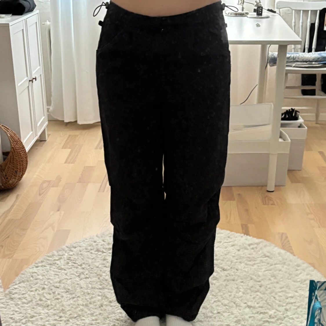 Svarta parachute pants från Bershka