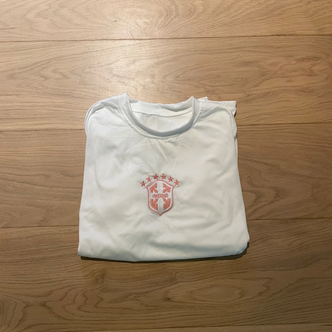 Vit brasiliansk märkes T-shirt  - 2