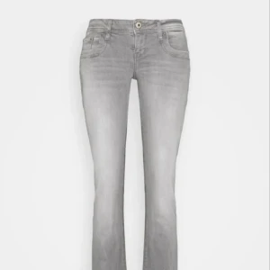 Ltb jeans gråa  - Ltb jeans valerie str 26:30💖