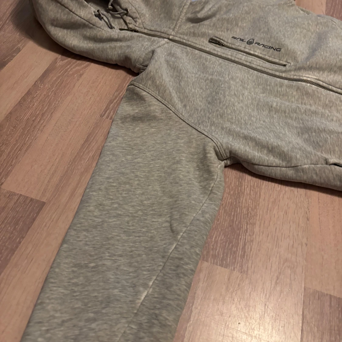 Grå hoodie från Sail Racing XS - 2