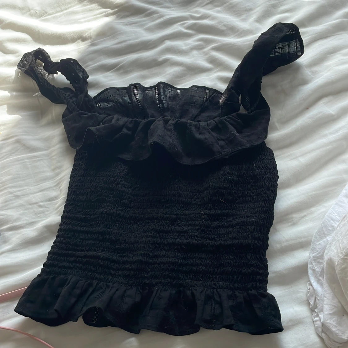 Svart volangtopp från ASOS