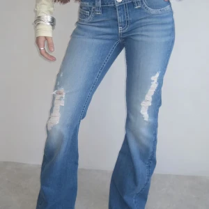 Jeans med hål Gina Tricot 14+ - Slutsålda jeans i stolrek xs från Young gina 14+