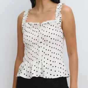 Gina tricot prickig topp - Smock frill singlet från Gina, använd en gång. 