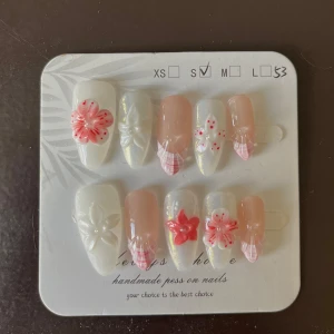 Press on-naglar med 3D-blommor - Supersöta press ons 💕