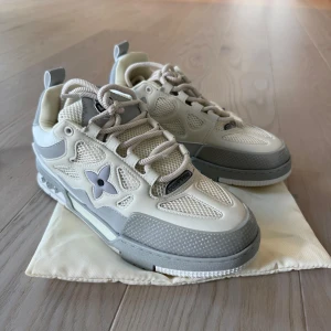 Louis Vuitton sneakers  - Säljer mina skor som är i väldigt bra skick 