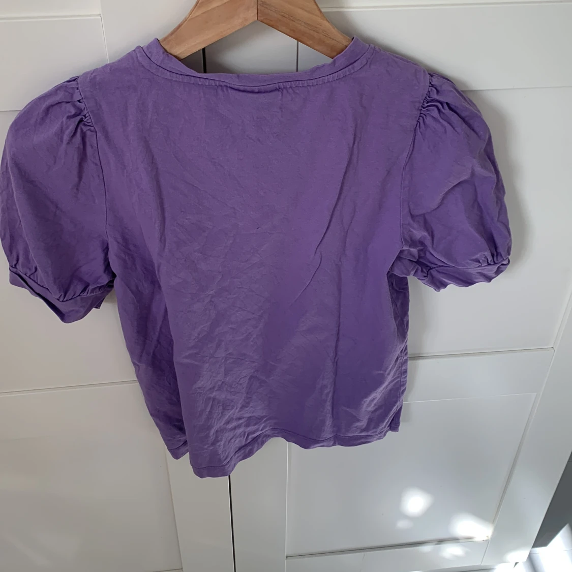 Lila topp med puffärm från Vero Moda - 1