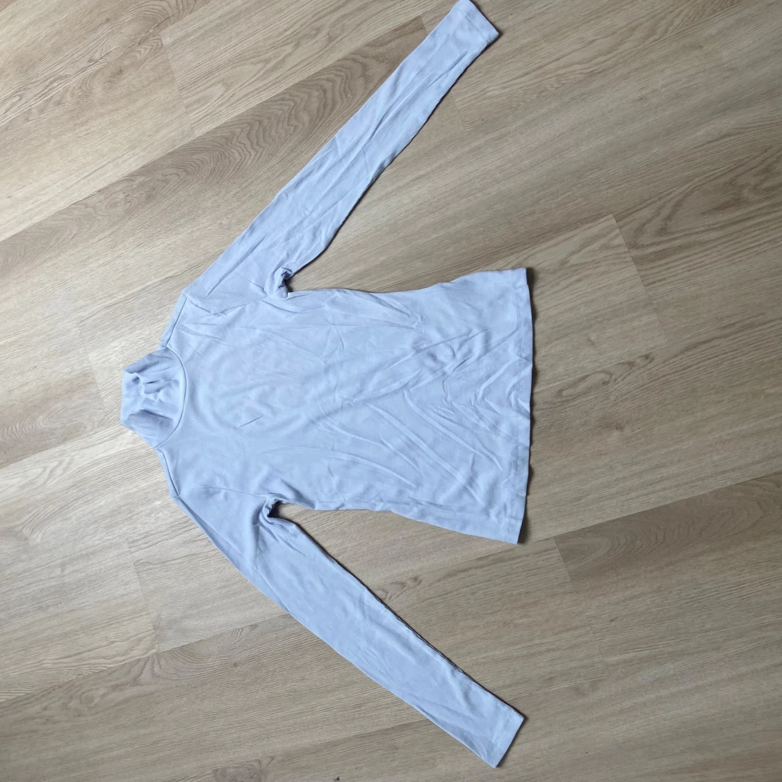 Ljusblå ribbad polotröja Esmara