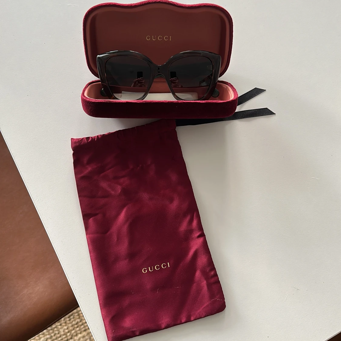 Gucci solglasögon med gröna skalmar - 2